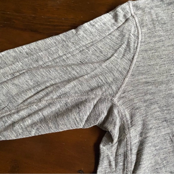 Aritzia Community Heathered Gray 100% Linen Henley Assymetrical Top Size MEDIUM - Picture 8 of 15